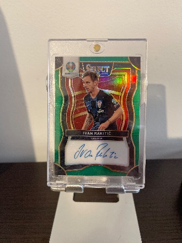 Carta Ivan Rakitić 2020 Panini Select UEFA Euro Autógrafo · foto 1